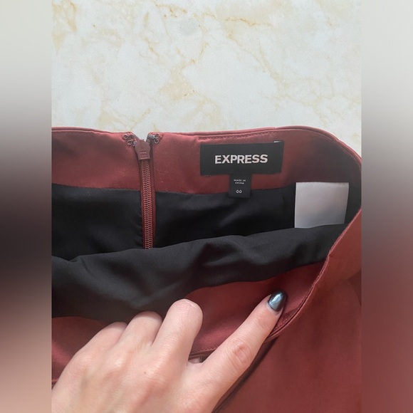 🏷️ 🛍️ NWOT Express Copper Color Drape Front Silk Skirt 🏷️ 🛍️ - Picture 5 of 7